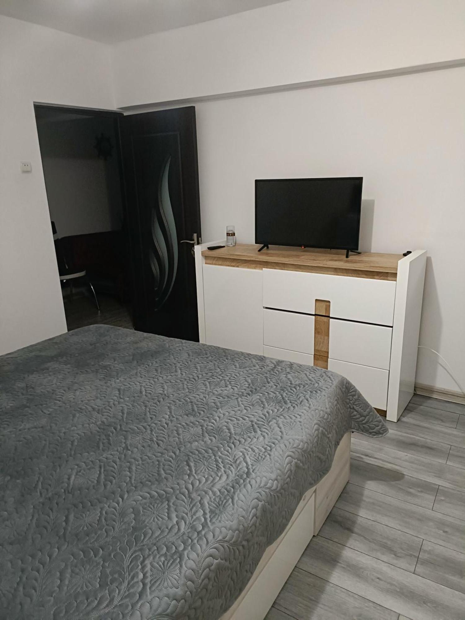 Apartament Manu Tg Neamt Târgu Neamţ Bagian luar foto
